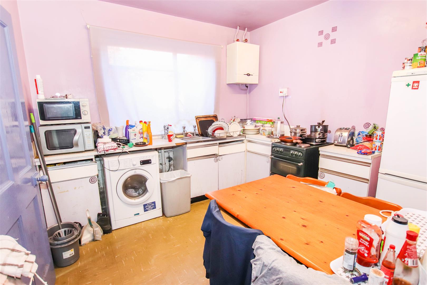 KITCHEN / DINER